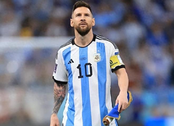 阿根廷射手迪玛利亚宣布退役，梅西承受压力，美洲杯成告别之战