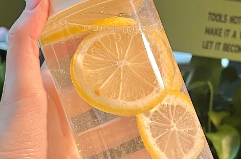 冰糖加柠檬泡水能补充电解质吗