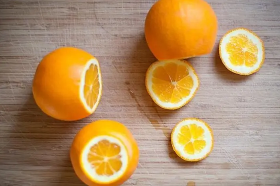 橙子酸榨汁加什么会变甜