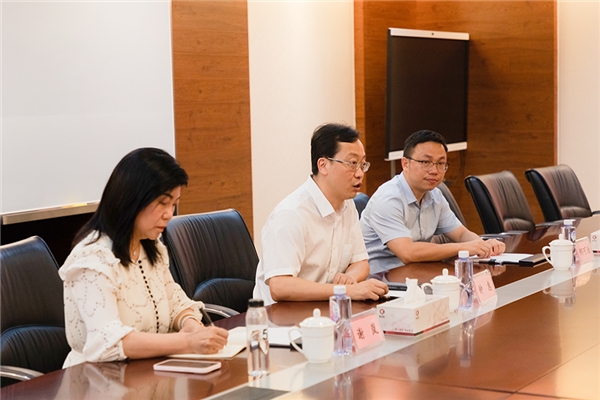 珠海市国资委副主任钟惠一行到珠海免税集团、格力地产调研