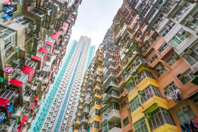 下令严查！香港名人豪宅区离谱违建，黑色暴雨洗刷出管治新把手