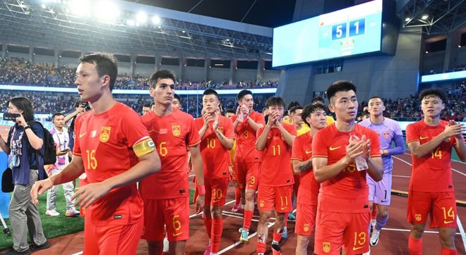 1-0韩国，5-1印度！国足亚运队2连胜蜕变，新帅临场一流，稳第1名