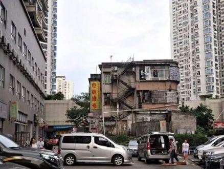 那些幻想一夜暴富的钉子户，就该住一辈子小破屋