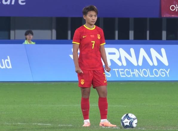 王炸！中国女足半场2-0吊打泰国：王霜戏耍门将 全队乐开花