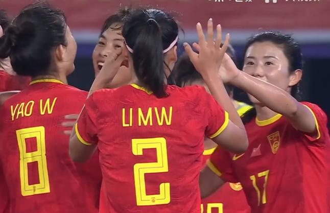 王炸！中国女足半场2-0吊打泰国：王霜戏耍门将 全队乐开花