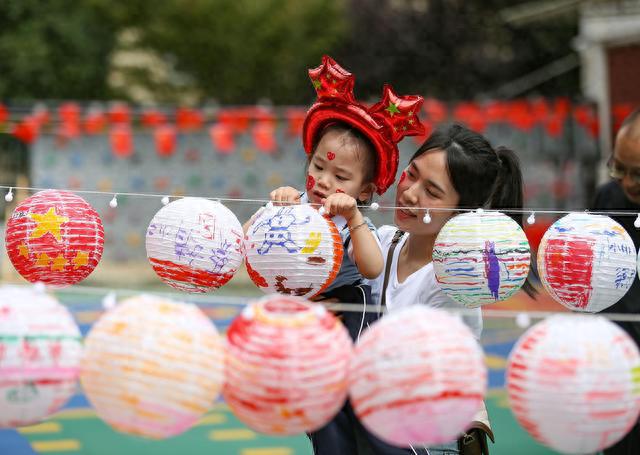 多地公布中秋国庆假期消费数据：贵州前两日突破100亿元