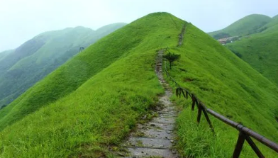 武功山现在8月份冷吗