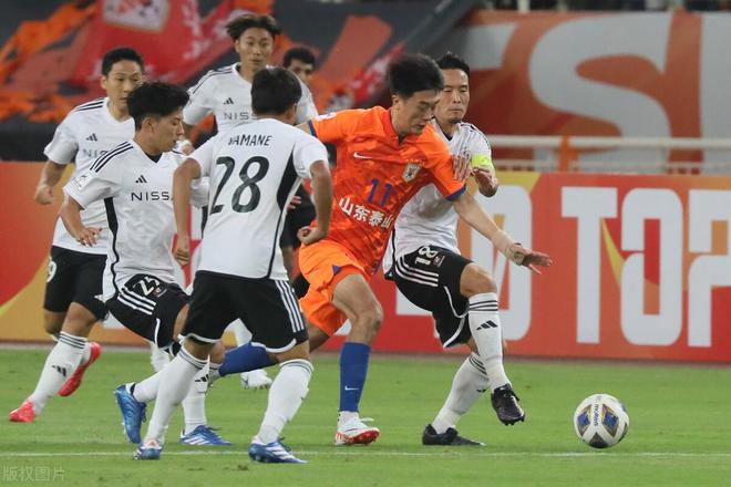 0-1！泰山亚冠惜败，遭横滨二队羞辱，点球未判+2中柱，中超崩了