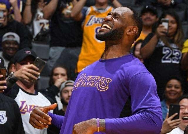 NBA顶级巨星多忙碌？詹姆斯1天不消停，上厕所计算时间，精打细算