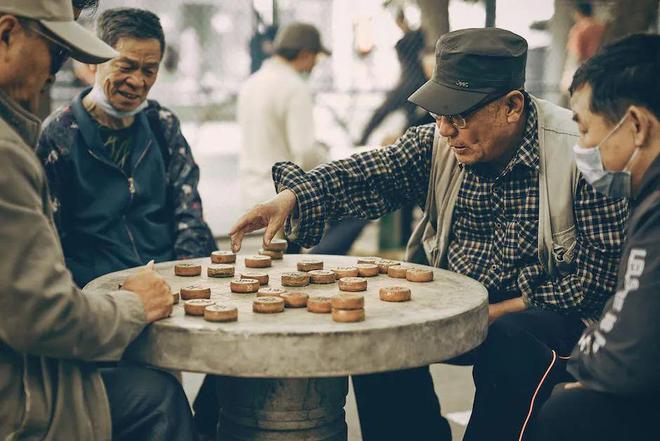 要做好“潮水退去”的准备？内行人：今明两年最好抛掉这4样东西