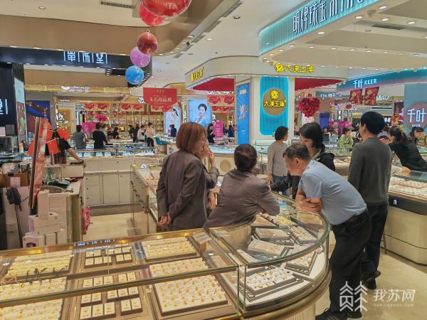 火爆黄金周：南京餐饮、商贸等服务消费拉动假日经济