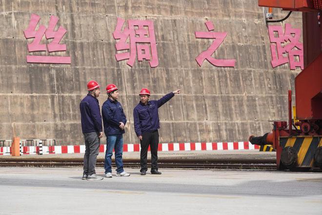 镜头连中外｜一带一路“双城迹”：山与海的相连