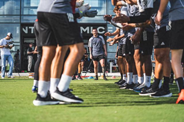 签约首秀首球⚽率队夺首冠10图回顾梅西加盟迈阿密国际✨