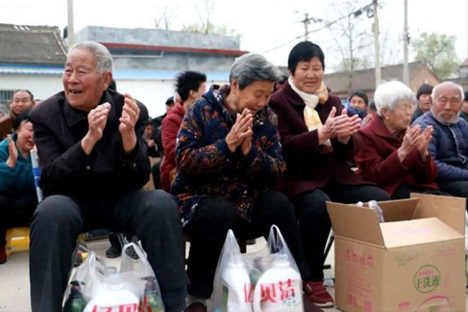 明年将会比今年更难熬？普通老百姓将面临4个难题，建议早做准备