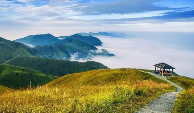 武功山索道上去还要爬山吗