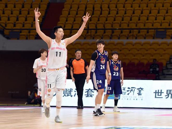 北京时间10月15日，女篮传来郑薇主帅，黄思静和WCBA四川女篮消息