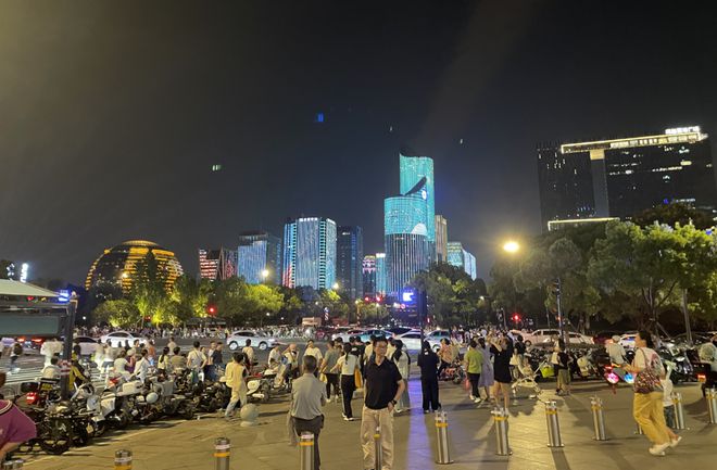 杭州“最具爆发力”商圈：万象城百亿称王，亚运夜间消费涨了38%