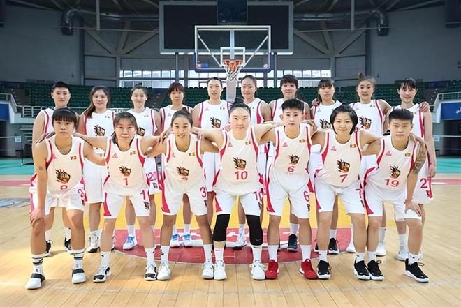 76-44，上海女篮血屠陕西队，辽宁籍主帅小试牛刀，剑指总冠军！