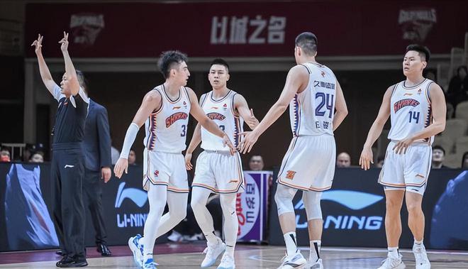 102-117！上海男篮开门黑，惨败给浙江男篮，代理主帅乌纱帽不保