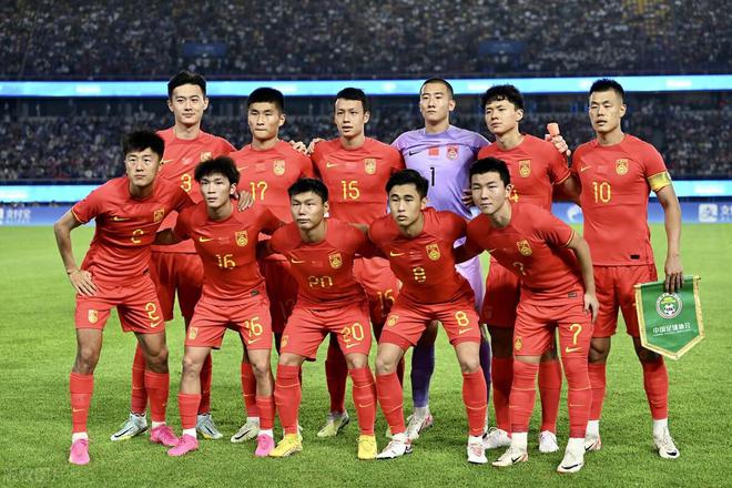 进步！国足世界排名上升1位，日韩创新高，怨种队4连败遭国足反超