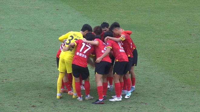 0-2！广州队尽力了，青岛西海岸客场取胜，提前1轮冲超