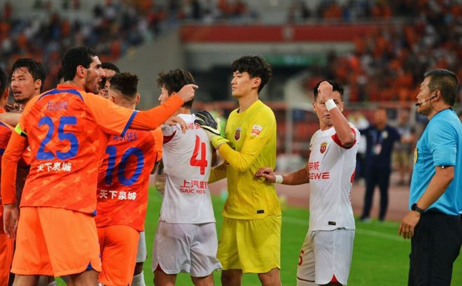 1-0=复仇海港、逼近冠军！泰山队神了，从保级到冲第1，CCTV5直播