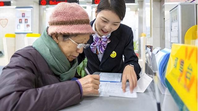 银行：“您要取5万现金，是有什么用途？”我：存到“隔壁银行”