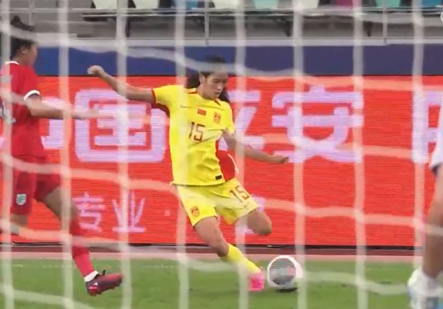 1-0到3-0！中国女足绝境爆发，天才小将建大功，水庆霞忍不住鼓掌