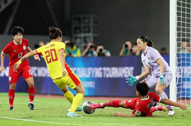 1-0到3-0！中国女足绝境爆发，天才小将建大功，水庆霞忍不住鼓掌