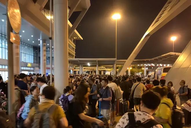 半年1308万人次！香港挣钱深圳花，一分别想带回家？香港人：真香