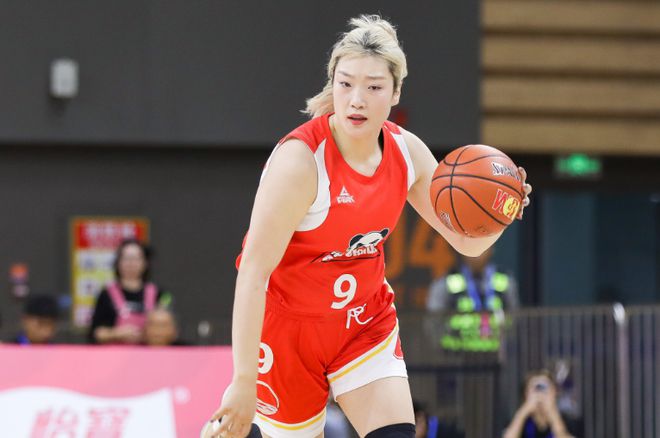 WCBA：卫冕冠军四川女篮36分狂胜双外援陕西 李梦重回首发8分