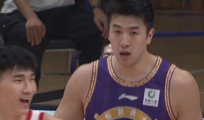 11球34分杀回巅峰！两次膝盖韧带撕裂！人家本来都能打上NBA....