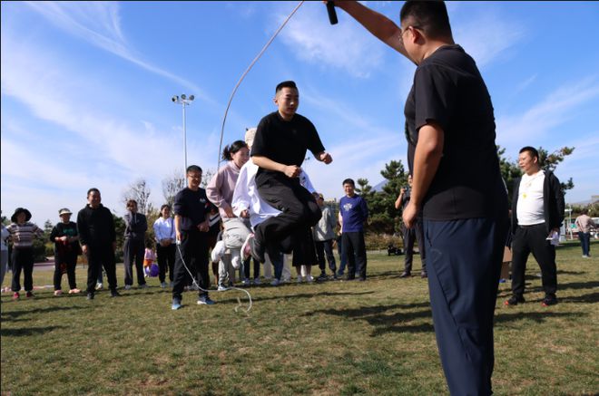 邮储银行日照市分行 竞技与欢乐同台 一场银行人的趣味秋游