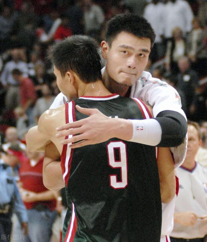 姚明打CBA5赛季3夺盖帽王，为何打NBA9年却1次盖帽王也没拿到？