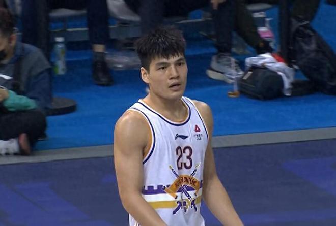 闵鹿蕾真有你的！超新星第五场就轰22分，全场呼喊MVP，太香了！