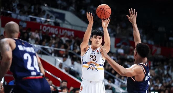 闵鹿蕾真有你的！超新星第五场就轰22分，全场呼喊MVP，太香了！