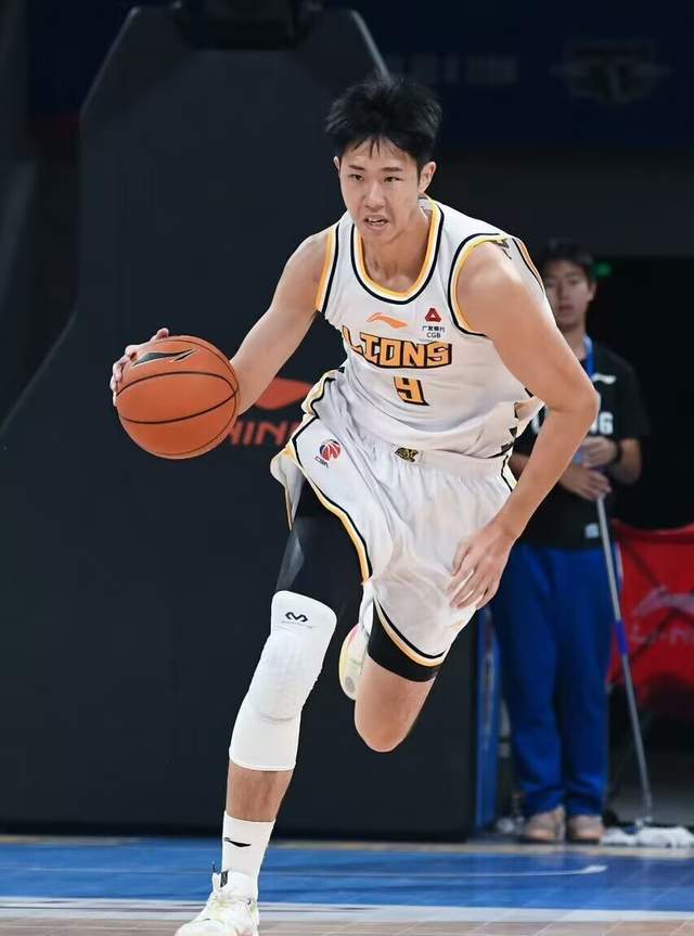 102-81！广厦轻取江苏迎四连胜，孙铭徽三分10中7轰33+8卡巴两双