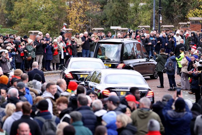 1000人参加查尔顿葬礼，大卫吉尔致悼词，他的地位不是因为冠军
